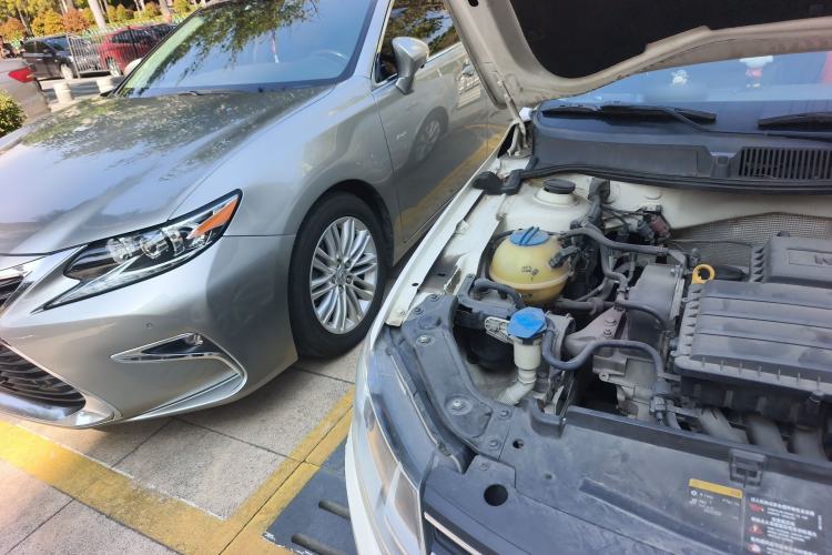 Used Volkswagen Lavida 2015 1.6L Automatic Comfort Edition Right Front Headlight