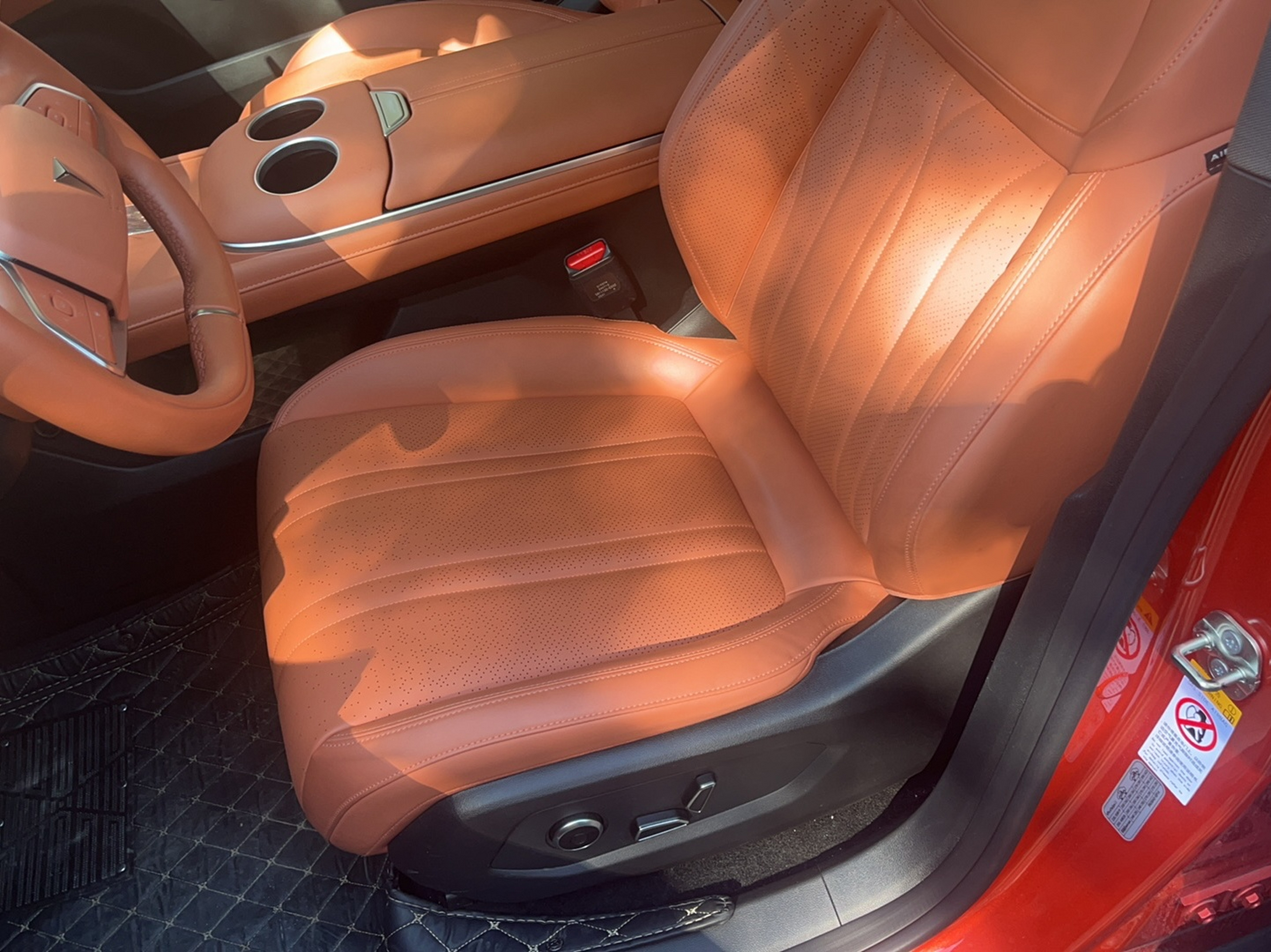 المقاعد الأمامية داخل السيارة