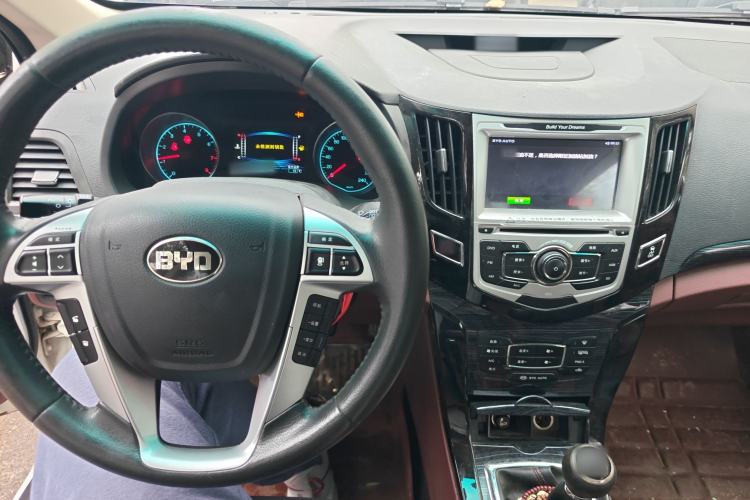 Used BYD Surui 2015 Revised Version 1.5L Manual Luxury Edition
