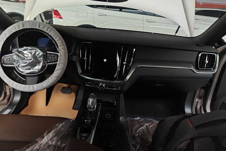 Used Volvo S60 2026 Model B4 Zhiyi Luxury Edition