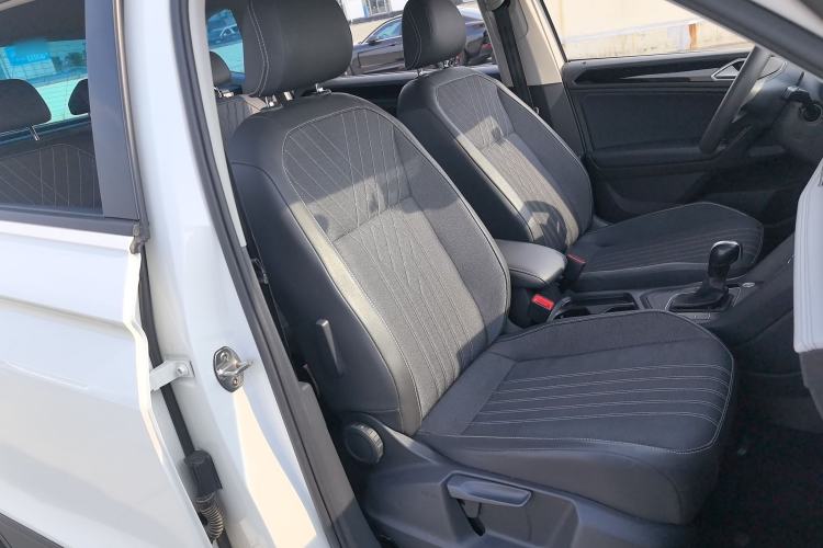 Used Volkswagen Tiguan L 2022 330TSI Automatic Two-Wheel Drive Comfort Edition Right Front Seat