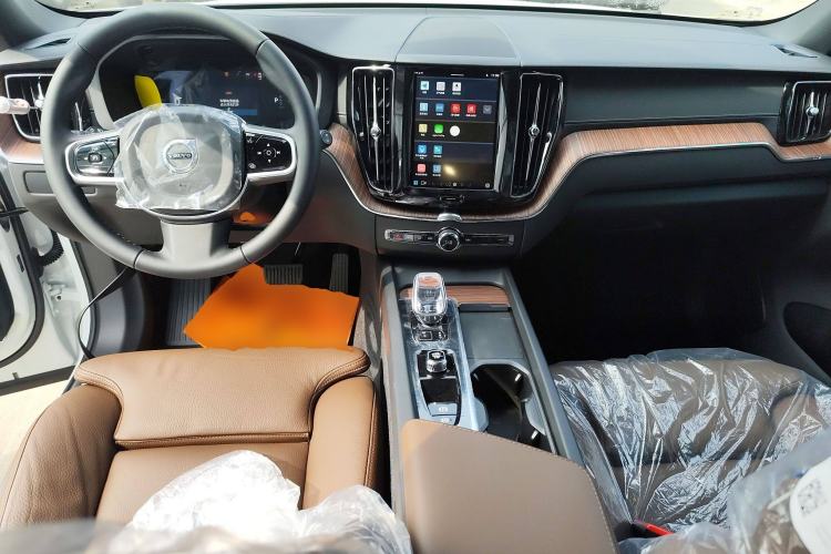 Used Volvo XC60 2025 B5 Four-Wheel Drive Smart & Advanced Luxury Edition
