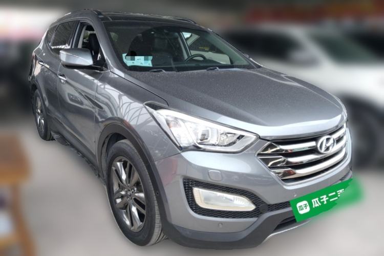 Used Hyundai Santa Fe Classic 2013 3.0L Four-Wheel Drive Luxury Edition 7 Seats Euro IV Front Right 45 Deg
