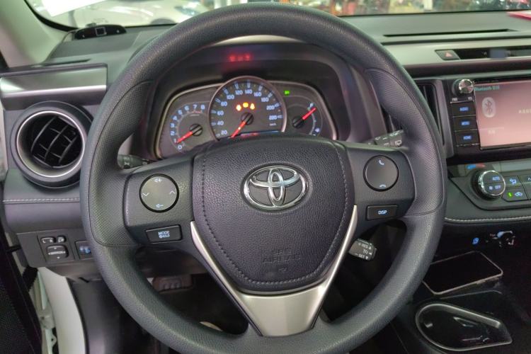 Used Toyota RAV4 2016 2.0L CVT Two-Wheel Drive Fashion Edition China V Standard