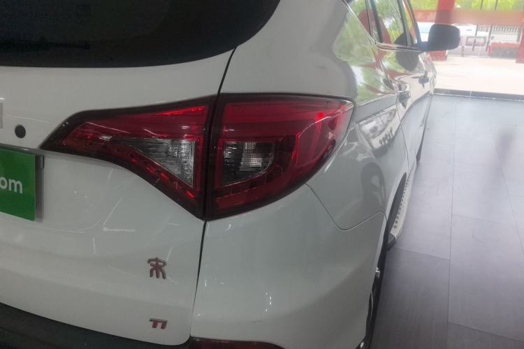Used BYD Song 2016 1.5TI Manual Luxury Model Right Rear Taillight