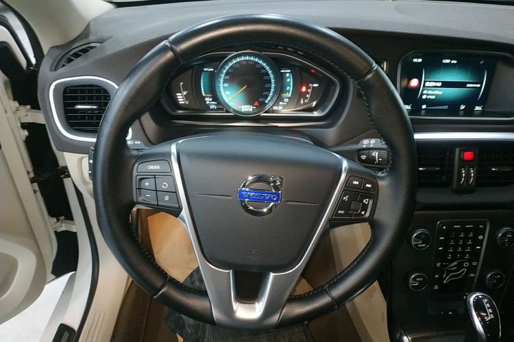Used Volvo V40 2015 1.6T Zhiyi Edition Steering Wheel