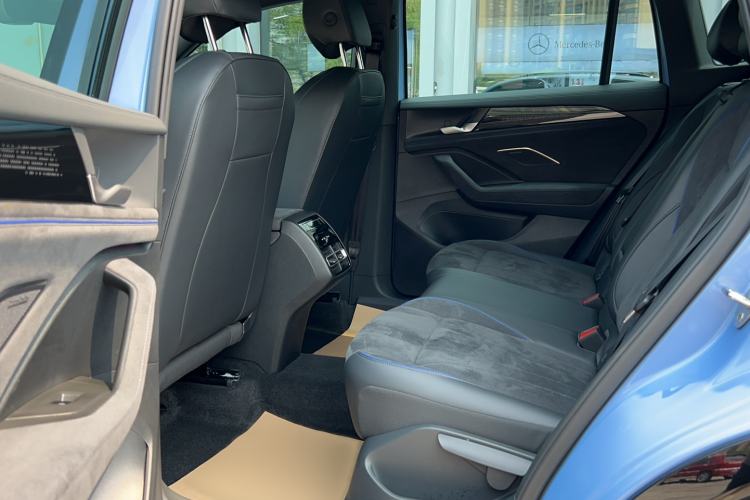 Used Volkswagen Tiguan L 2024 PRO 380TSI Four-Wheel Drive R-Line Prestige Edition Interior 2