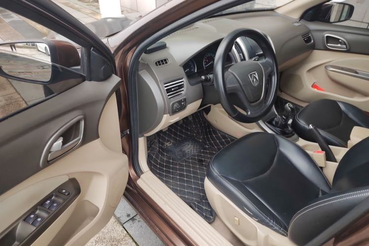 Used Baojun 610 2014 1.5L manual Comfort trim level