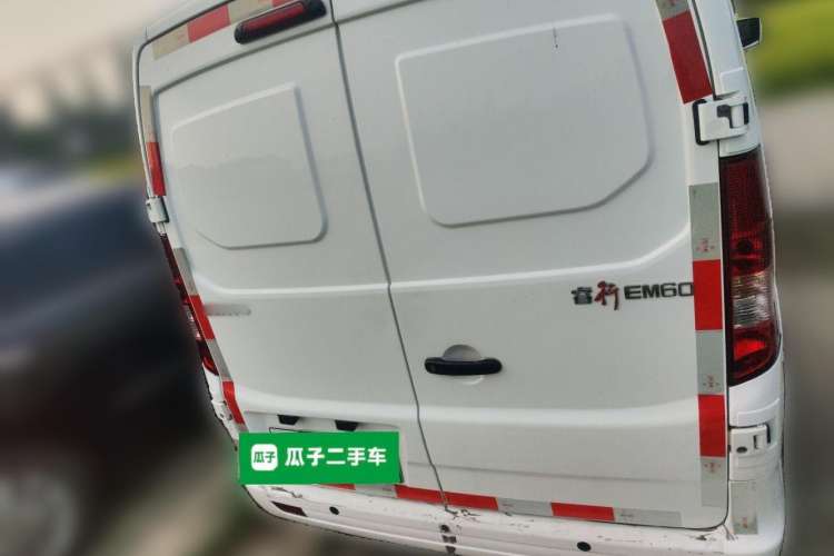 Used CHANGAN KAICHENG Ruixing EM60 2023 All-Electric Van 4525 mm Long Flat Roof with Side Doors 2 Seats 60 kW 38.7 kWh
