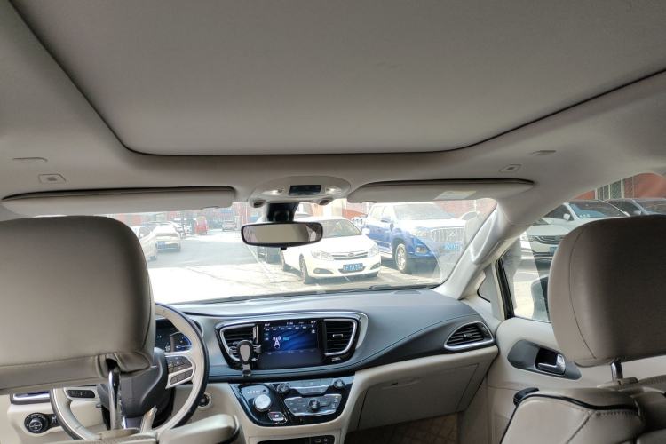 Used Chrysler Grand Voyager PHEV 2018 3.6L Plug-in Hybrid Headliner