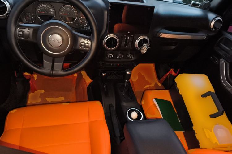 Used Jeep Wrangler 2011 3.8L Sahara Four-Door Edition Center Console