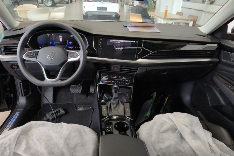 Used Volkswagen Passat New Energy 2025 430 PHEV Hybrid Business Edition Center Console