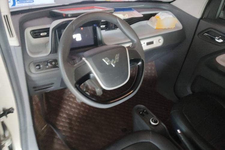 Used Wuling Hongguang MINIEV 2022 Macaron Premium Model – Lithium Iron Phosphate Center Console