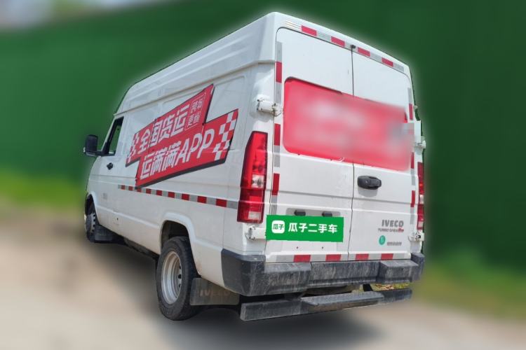 Used Iveco Daily 2025 2.5T V37 Van Transporter Green Lane Enhanced Version Mid-Chassis Mid-Roof Dual Tires
