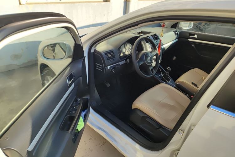 Used Volkswagen Sagitar 2011 1.6L Manual Comfort Version Driver Seat