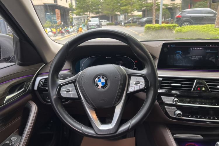 Used BMW 5 Series New Energy 2020 Mileage Upgrade Version 530Le Luxury Package Audio And AC Panel