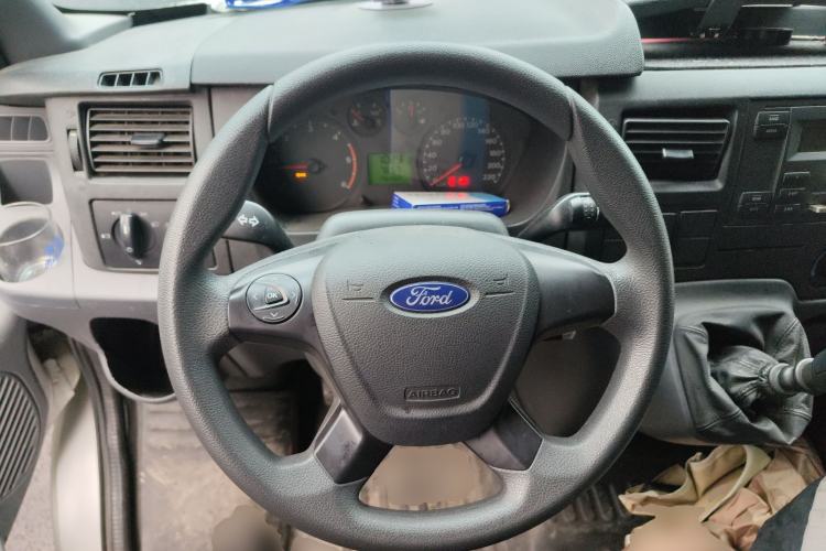 Used Ford Transit Custom 2015 2.4T Short-Wheelbase 6-Seater Mid-Roof Multi-Purpose Vehicle
