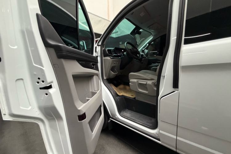 Used Ford Transit 2023 2.0T Diesel Manual Commercial & Travel Short Wheelbase Low-Roof 7/8/9-Seater
