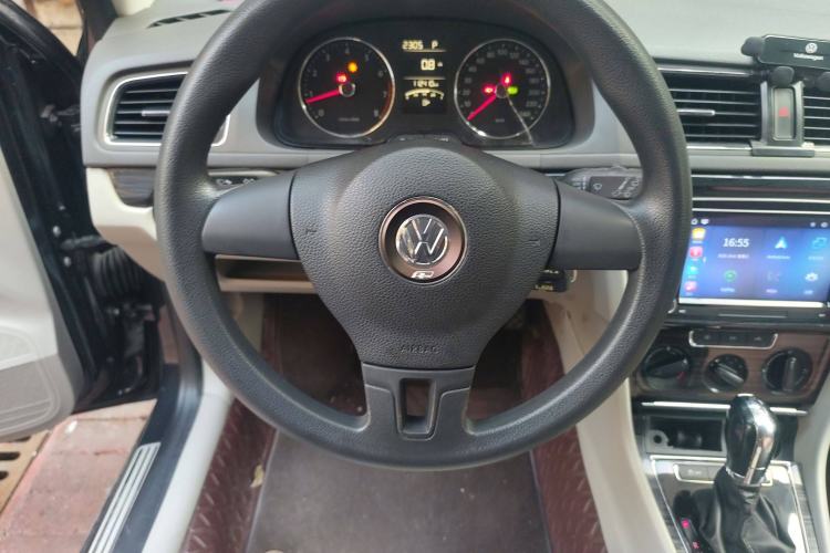 Used Volkswagen Gran Lavida 2013 1.6L Automatic Comfort Model
