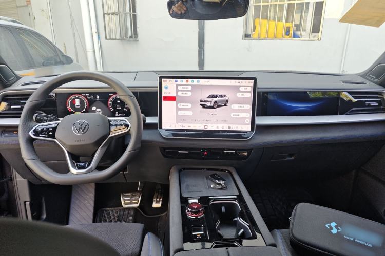 Used Volkswagen Teramont 2025 Tiguan Pro 450TSI Four-Wheel Drive Summit Edition Center Console