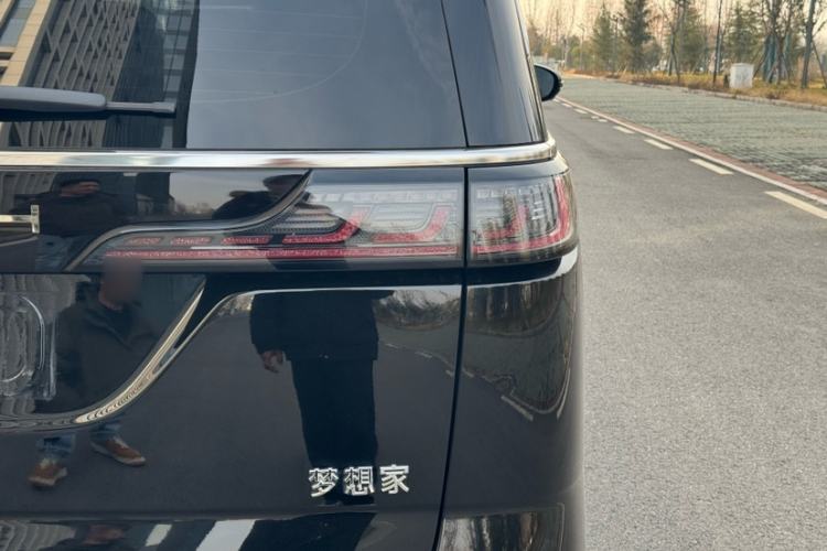 Used VOYAH Dream 2025 EV Four-Wheel Drive Prestige Kunpeng Edition