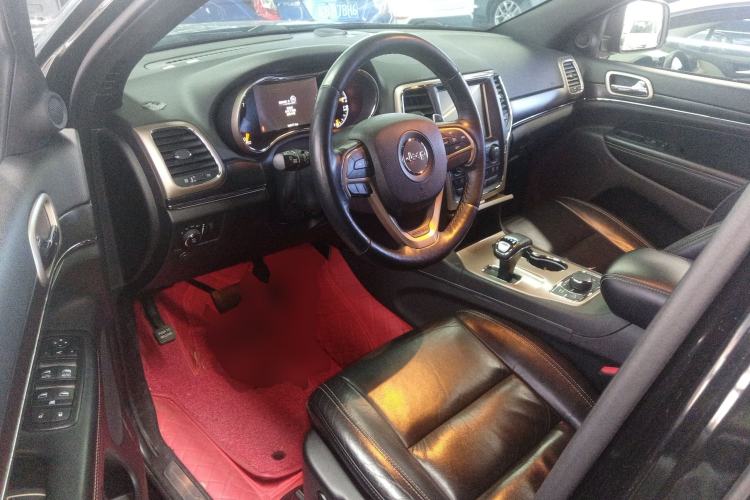 Used Jeep Grand Cherokee 2015 3.0L Comfort Navigation Edition Driver Seat