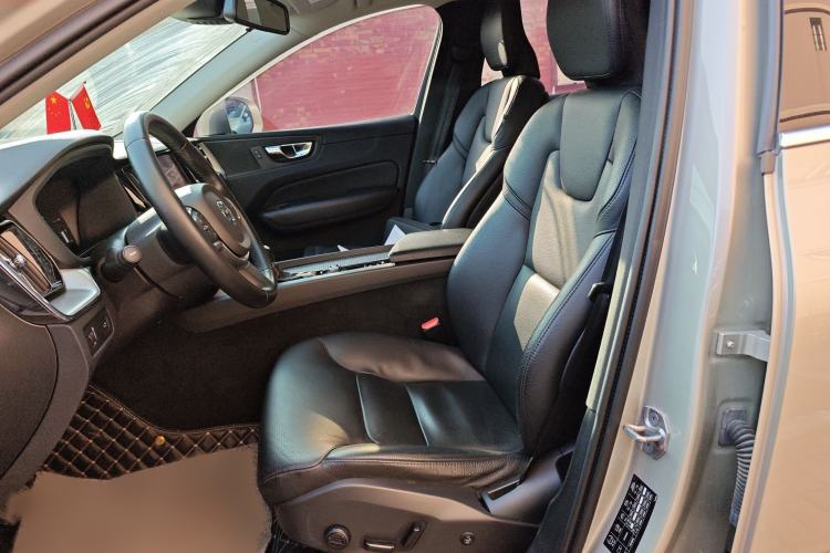 Used Volvo XC60 2019 T5 4x4 Smart Edition China V Standard
