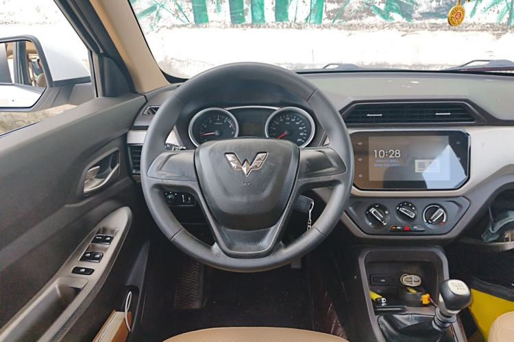Used Wuling Hongguang 2019 1.5L S Comfort Edition China VI LAR Steering Wheel