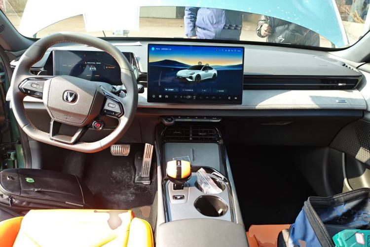 Used Changan UNI-V 2025 Model Third-Generation 2.0T Dynamic Edition