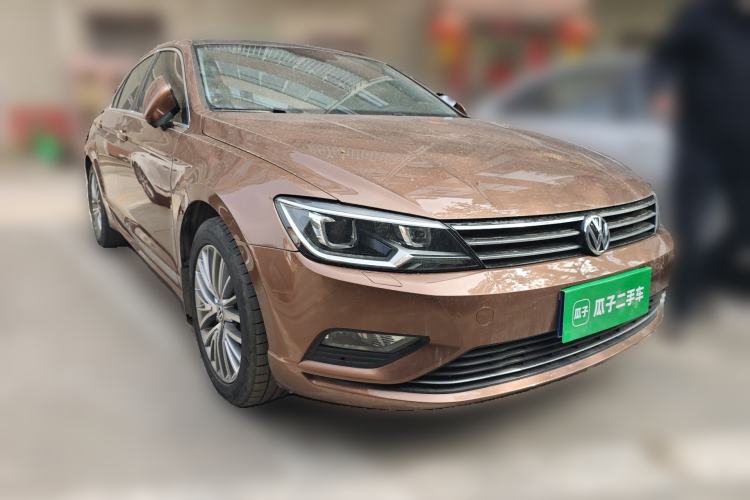 Used Volkswagen Lamando 2015 330TSI DSG Luxury Edition Front Right 45 Deg