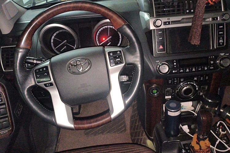 Used Toyota Prado 2014 4.0L Automatic VX NAVI Center Console