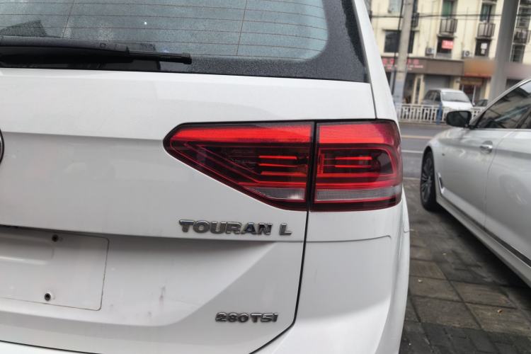 Used Volkswagen Touran 2018 Volkswagen Touran L 280TSI DSG Comfort Edition 7 Seats China V Emission Standard
