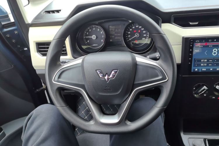 Used Wuling Hongguang PLUS 2019 1.5T Manual Comfort Version 7 Seats
