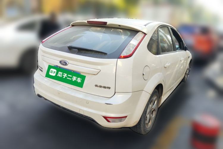 Used Ford Focus 2014 Hatchback Classic 1.8L Manual in Cool White Collector's Edition