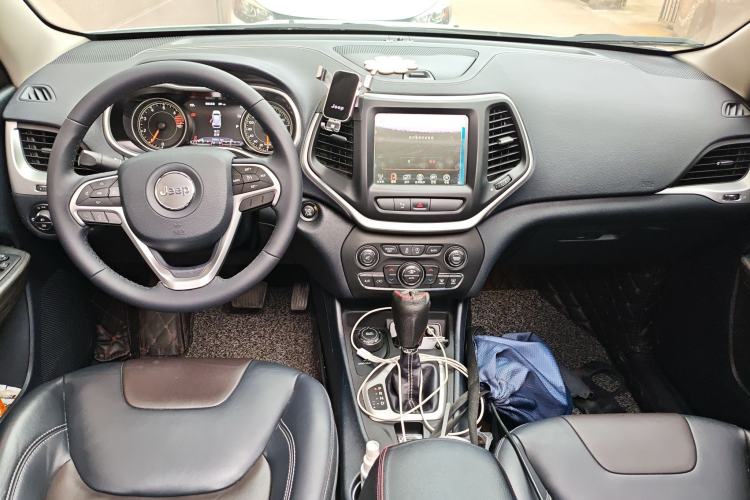 Used Jeep Cherokee 2016 2.4L Professional Smart Version