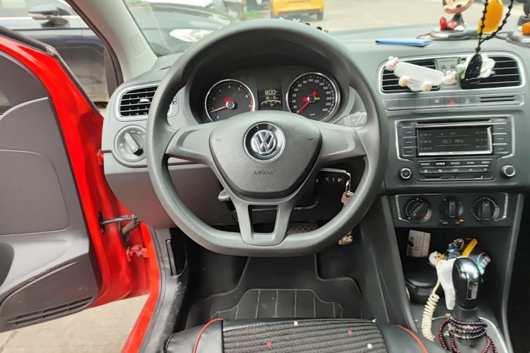 Used Volkswagen Polo 2014 1.6L Automatic Comfort Edition Steering Wheel