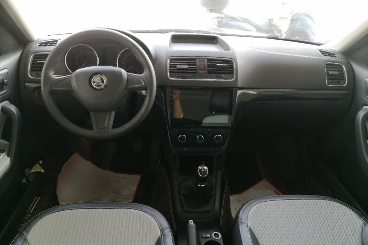 Used Skoda Yeti 2017 1.6L Manual Front-Wheel-Drive Version
