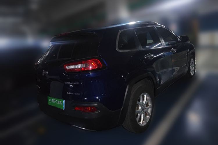 Used Jeep Cherokee 2017 2.0L Superior Edition
