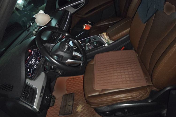 Used Audi Q7  Left Front Seat