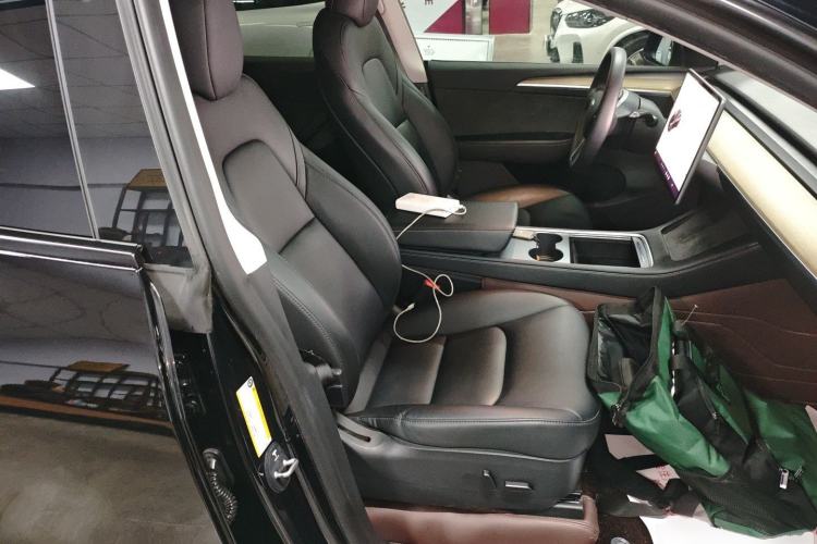 Used Tesla Model Y 2022 Long-Range All-Wheel-Drive Version
