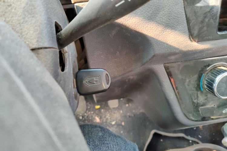 Used Jinbei Hiace X30 2023 1.5L Super-Comfortable Passenger Van 5/6/7-Seater Non-Air-Conditioned Version Model SWC15M