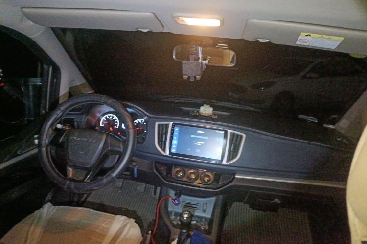 Used FORTHING Lingzhi 2022 M5L 1.6L Utility Model 7 Seats Center Console