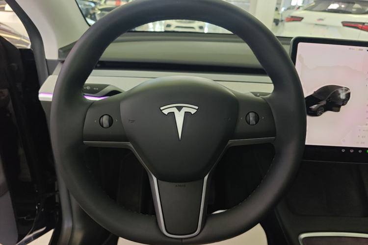 Ojetý Tesla Model Y 2023 Long-Range All-Wheel-Drive Version