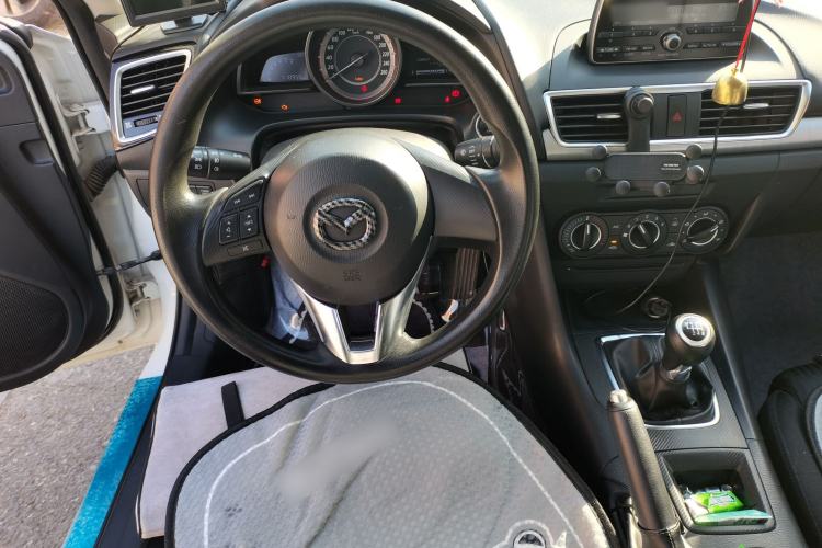 Used Mazda 3 Axela 2016 Sedan 1.5L Manual Comfort Model