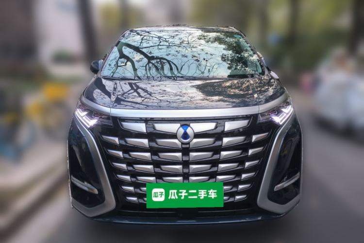 Used Denza D9 2022 DM-i 1040 Prestige Model
