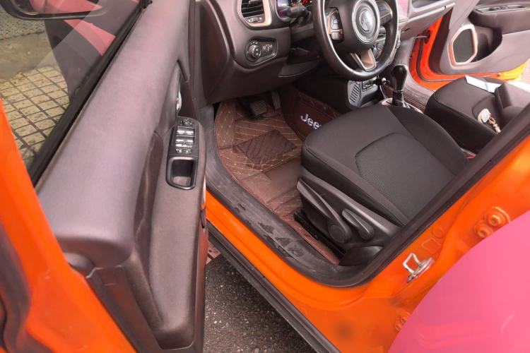 Used Jeep Renegade 2018 Connected Large Screen Version 180TS Automatic High-Energy Edition Driver Seat