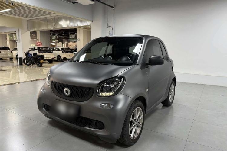 Used smart fortwo 2015 1.0L 52 kW hardtop Dynamic version Front Left 45 Deg