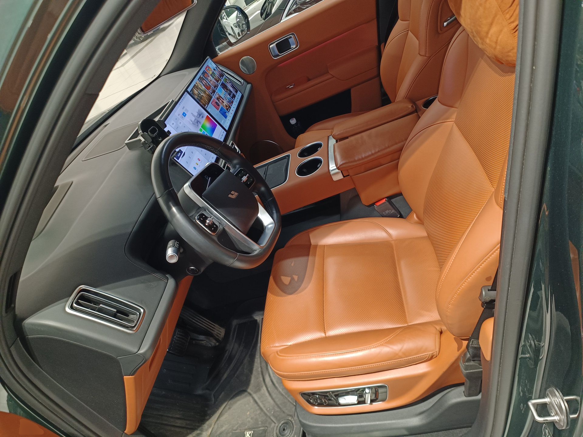 Переднее сиденье в автомобиле