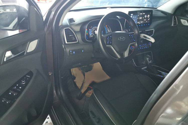 Used Hyundai Tucson 2019 280TGDi Dual-Clutch Two-Wheel Drive Smart Connect Version China V Standard
