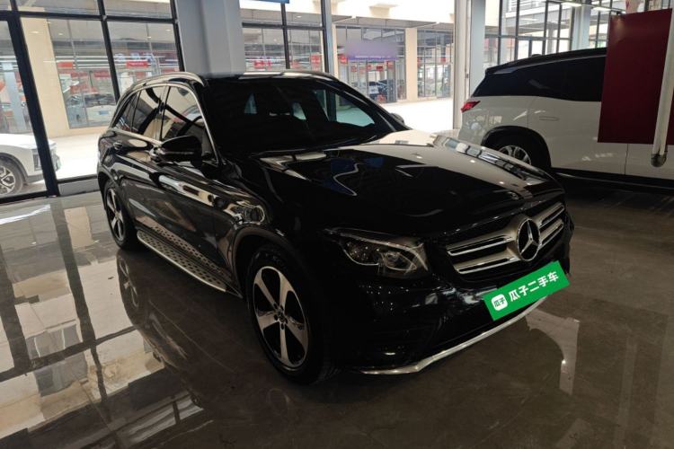 Used Mercedes-Benz GLC 2019 Facelift GLC 260 L 4MATIC Luxury Model Front Right 45 Deg